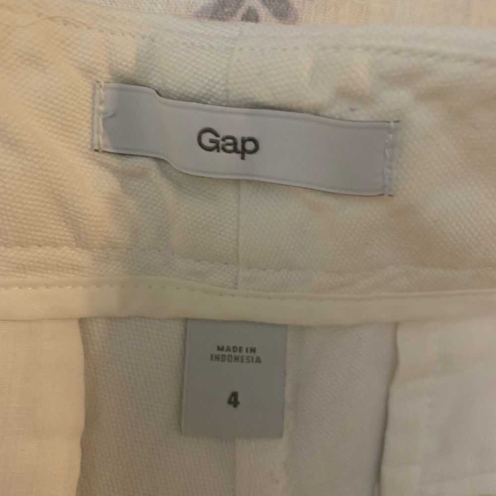 Two Size 4 Shorts, J Crew and Gap - Picture 9 of 12